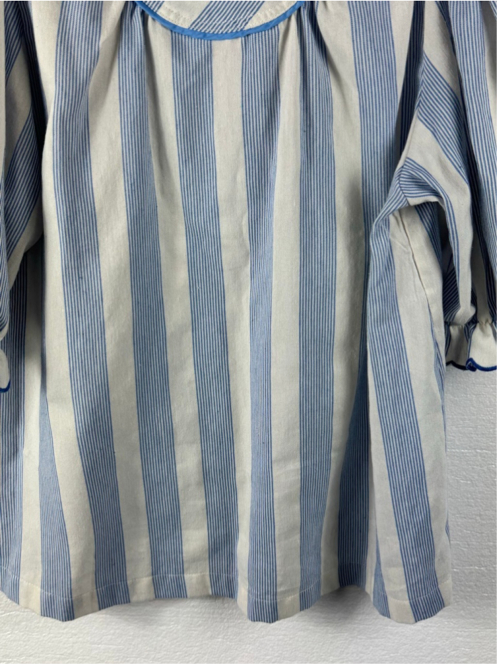 Umgee Chic White Blue Striped High Ruffle Neck top size Medium - Picture 11 of 11